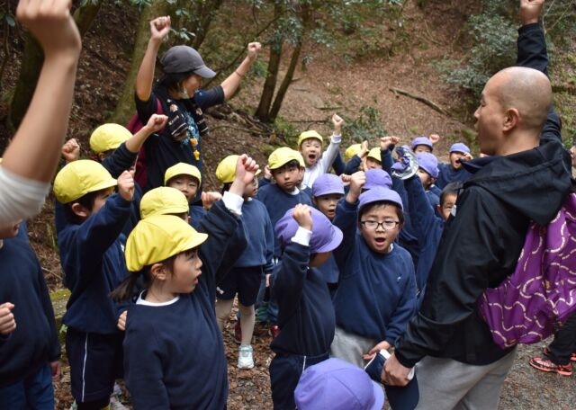 【年長組　お別れ大文字登山】
本日は年長組と大文字登山に行ってきました
流石は年長組です　全員揃って無事に登れました
永観堂幼稚園までの帰路は哲学の道を通って歩いて帰りました

#永観堂　
#永観堂幼稚園　
#大文字登山　
#哲学の道