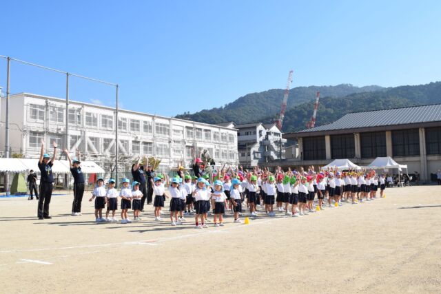 【運動会】
本日は岡崎中学校のグラウンドで運動会を開催いたしました。

大変暑い日になりましたが、子どもたちは日頃の練習の成果を発揮して、お父さんお母さんたちの前で一生懸命に走って踊って頑張りました。

#永観堂幼稚園　
#永観堂　
#運動会　
#リレー　
#パラバルーン　
#保護者競技